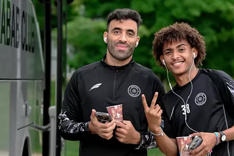 بعد 15 دقيقة في الهلال.. عبد الرزاق حمد الله يعود إلى الشباب السعودي